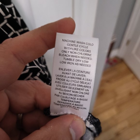 Laura Petite size 4 checkered design dress with attached belt. - Picture 8 of 8